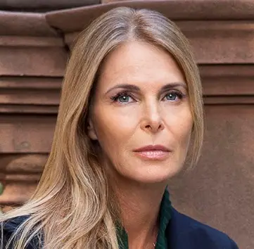 How tall is Catherine Oxenberg?